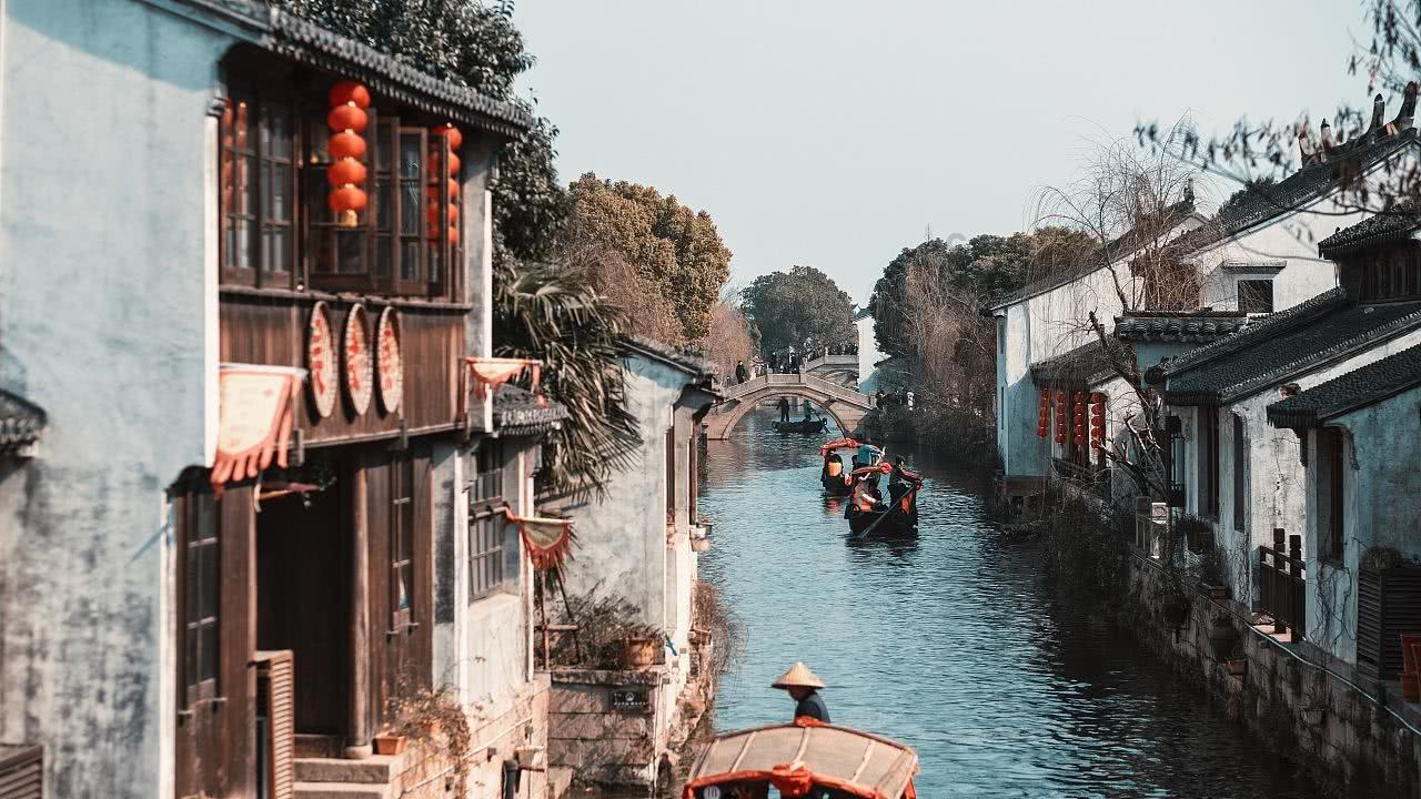 买车交了定金，现在不想买了，定金和销售协商，那边说是公司不给退，怎么办？游戏画面